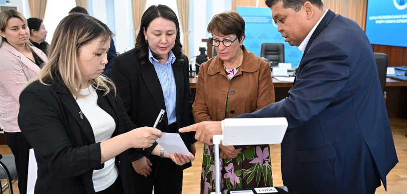 КР БШКнын төрагасы Тынчтык Шайназаров Кыргыз Республикасы боюнча ЕКПАнын баяндамачысы Мариэтта Караманли менен жолугушту