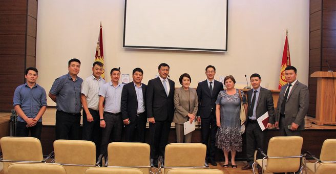 ЦИК КР наградил почетными грамотами представителей территориальных и участковых избирательных комиссий, сотрудников аппарата ЦИК и представителей ГРС